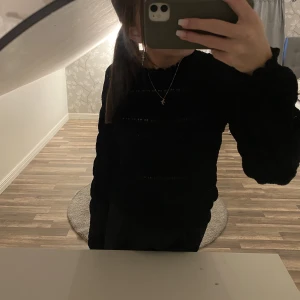 🖤🖤 - jätte fin tröja med mönster🖤kontakta för fler bilder eller frågor!
