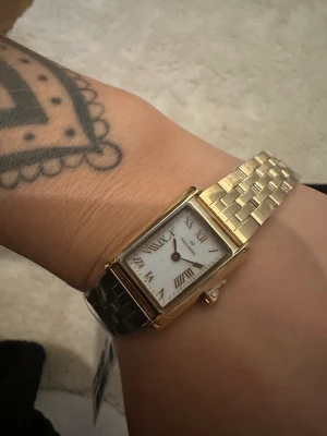 Mockberg klocka  - Oanvänd med plast, prislapp och låda.  Nypris 1599kr Mötes upp på Södermalm 