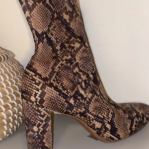 Sock ankle boots - Ett par fina  ”strump” klackar som ej kommer till användning då dom tyvärr är i fel storlek Kom gärna med bud tjejer!💕