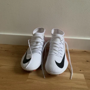 Nike fotbollssor  - Jag köpte fel storlek så därför säljer jag dem. Storlek 39💗 