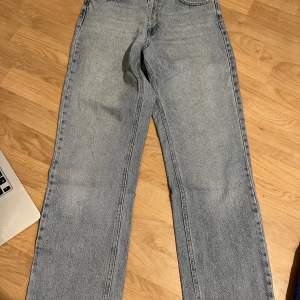 Jeans i gott skick från NA-KD. Ingen stretch. Straight leg. 