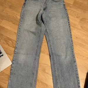 Jeans i gott skick från NA-KD. Ingen stretch. Straight leg. 
