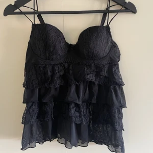 Topp - Vill egentligen inte sälja denna då den är så snygg men den är tyvärr för stor på mig. Priset kan variera beroend epå hur många som är intresserade! Det är bara att skriva vid funderingar💕