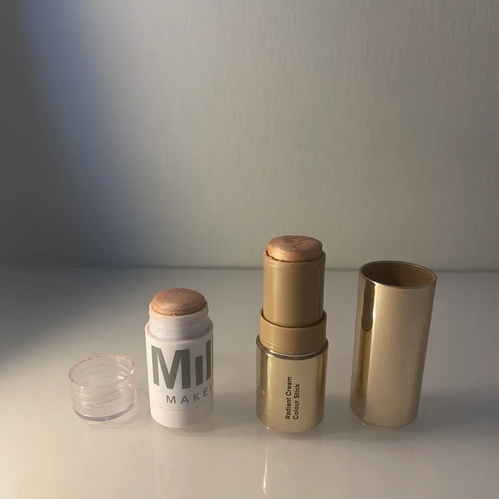 Beauty Act highlighter - Använd 3/4 gånger - Milk är såld - Köparen betalar för frakt - Inga returer. Övrigt.