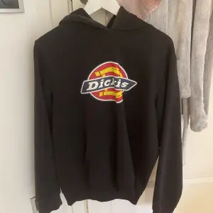 En dickies hoodie väldigt skönt material 