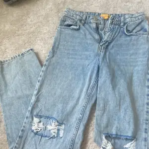 Säljer dessa jeans från Gina Young. Bra skick!