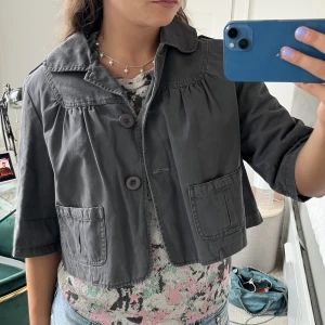 Jacka!  - Snygg jacka med trekvartsärm perfekt till hösten! 