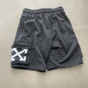 Off white shorts - Off white shorts Oanvänd Nya