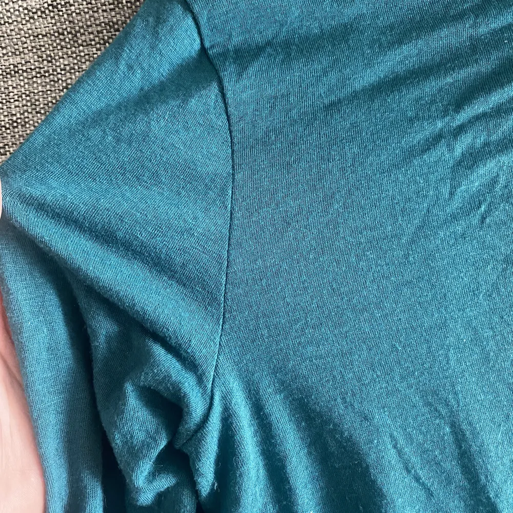 Intimissimi tröja använd ungefär  3 gånger, mer åt de gröna hållet! 💚 storlek m. Toppar.