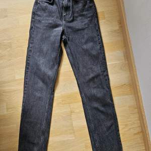 GINA perfect jeans. Mycket bra skick. Straight modell.