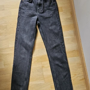 Jeans - GINA perfect jeans. Mycket bra skick. Straight modell.