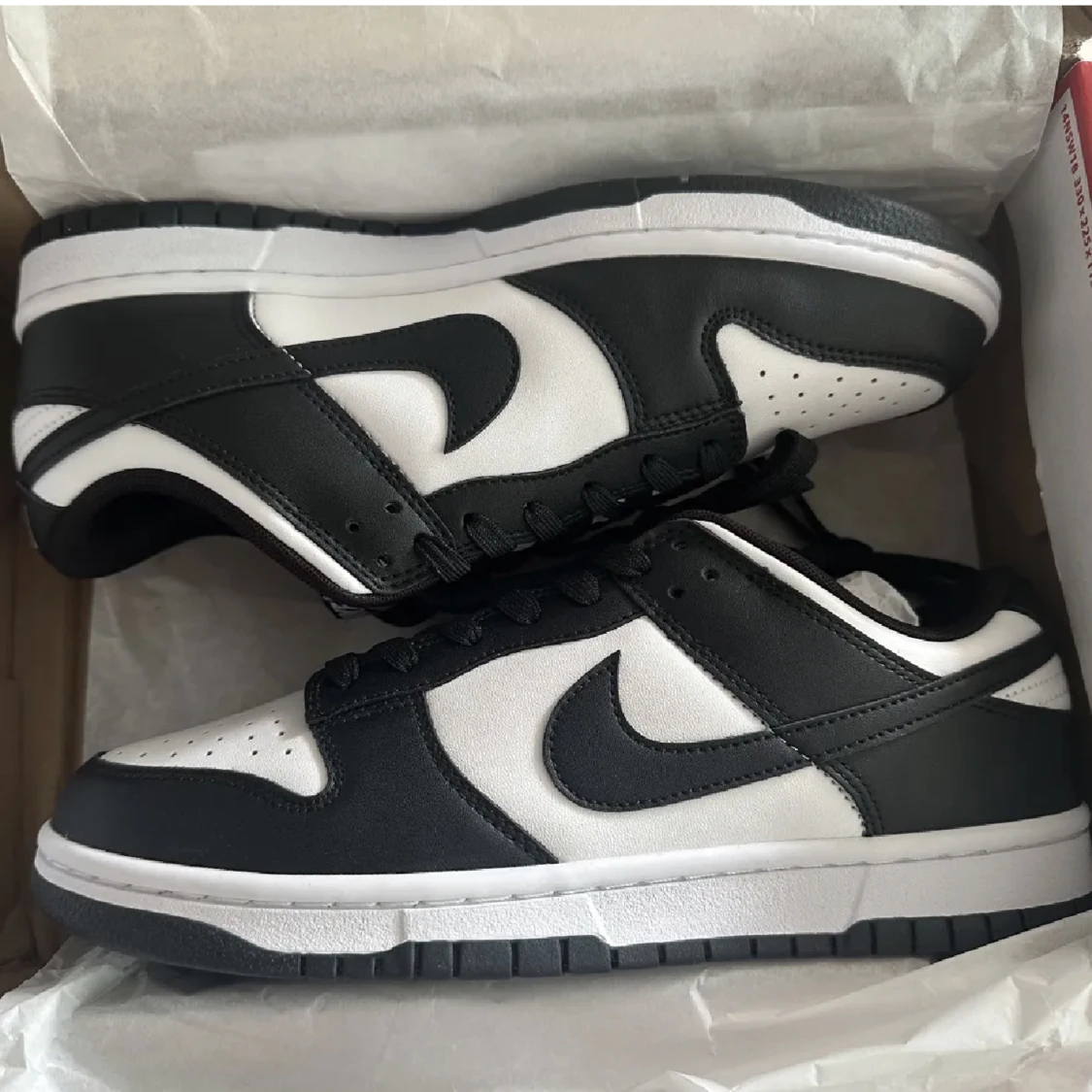 Nike dubk low white/black Storlek 43  