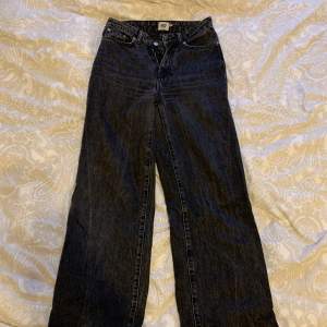 mörkgråa jeans ifrån lager157 i storlek xs, inga defekter.