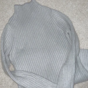 Tröja - En vit tjock tröja