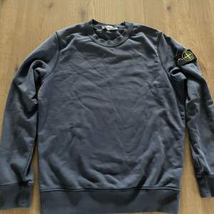 Naivy Blue stone island sweatshirt storlek s skick 8/10   