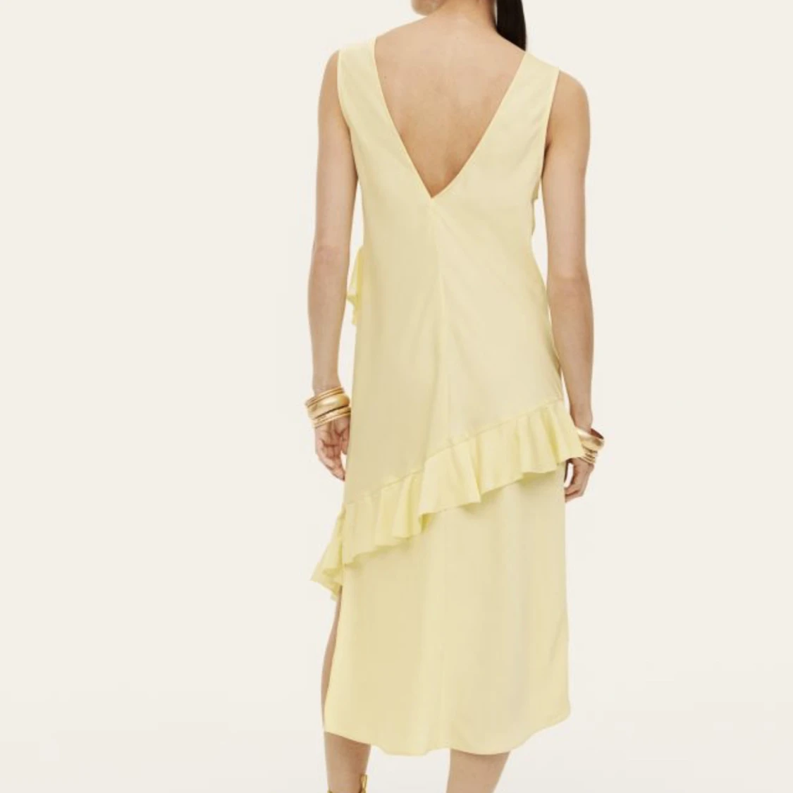 Gul volang-klänning - 90