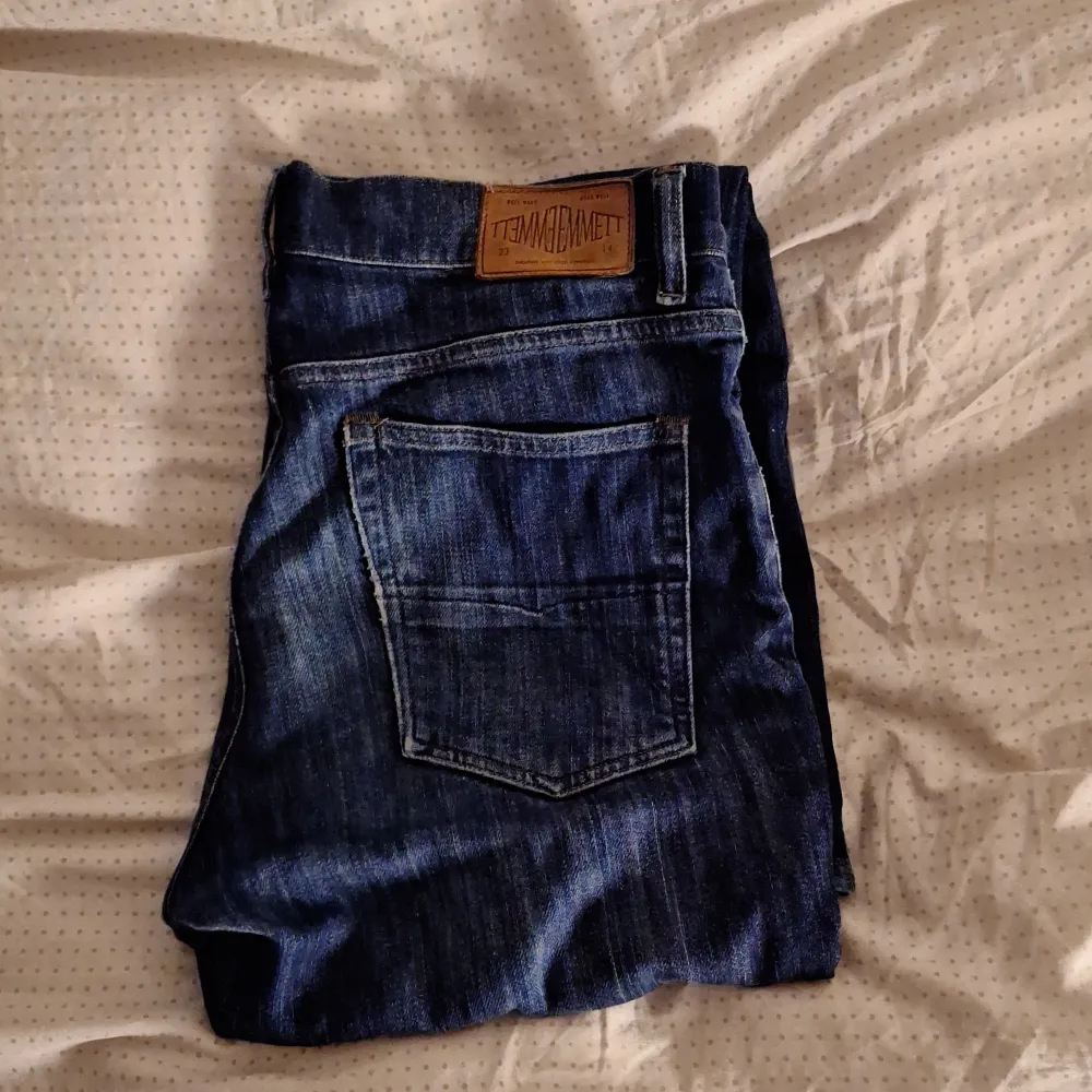 Jättesnygga jeans som passar för alla. Ditter som M eller 32/32. Hör av om ni har funderingar 😊. Jeans & Byxor.