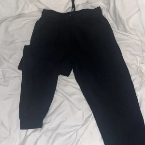 Mjukis - TRYCK INTE PÅ KÖP NU‼️‼️‼️‼️‼️‼️ Mjukisbyxor från H&M (men section). 
