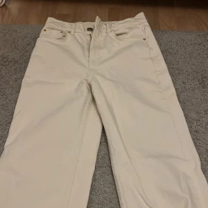 Jeans  - Aldrig använda  Väldigt stora i storleken 