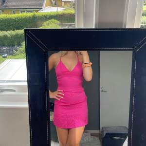 Rosa klänning 🫶🏻 storlek xs 🫶🏻 hm 🫶🏻 jag är 170