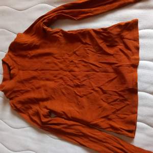 Orange/brun tröja från Monki. 