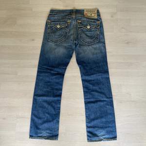 True Religion Jeans säljer pågrund av de inte kommer till användning. Utmärkt skick 9/10