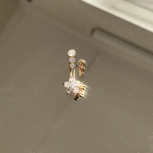 Navelpercing -   15kr för frimärke 