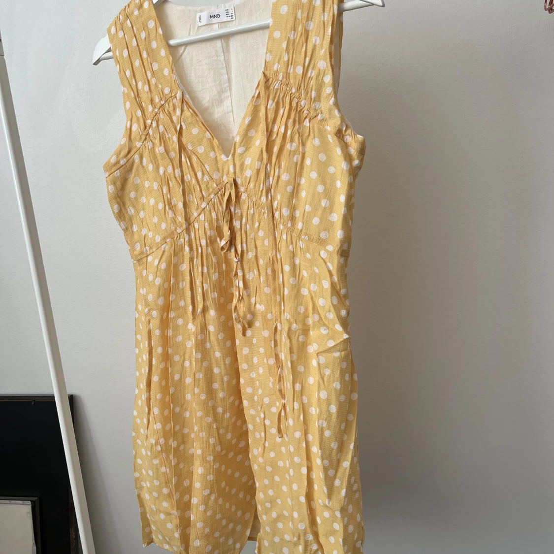 Prickig klänning  - 91