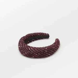 Diadem Beck söndergard - Köptes på Plick, säljer då jag it tyckte de passa mig  150+frakt