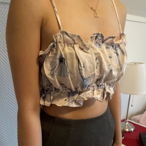 Söt sommartopp  - Har endast blivit använd en gång. 