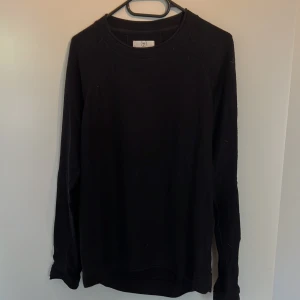 Emilio tröja - Svart tunn tröja från Emilio i storlek M.