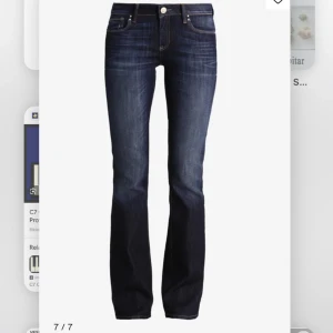 Mavi jeans - Supersnygga jeans ifrån Mavi. Skulle säga att de är i så gott som nyskick, dem är inte använda så många gånger och finns ingen defekt på dem. Midjemått: ca 82 cm 