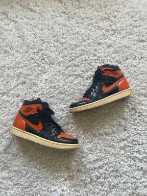 Jordan 1 SBB 3.0 - Jordan 1 Shattered Backboard 3.0 Storlek 43 endast skorna