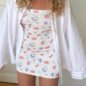 Djerf Avenue tubklänning - Säljer min jättefina tubklänning från djerf avenue 💗 Köpte den förra våren och har endast använt den 2 gånger! Så himla fin och perfekt nu till sommaren ☀️orginalpris: 899kr. 100% bomull 💗