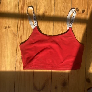 Antonija madir x madlady  - Säljer min antonija madir x madlady topp använt 2 gånger super fin och skön att ha på sommaren str s.