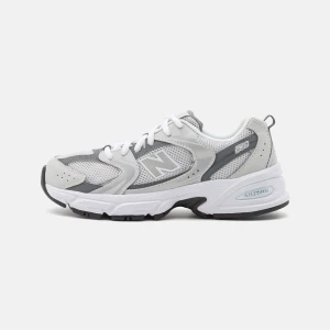 New balance skor - Splitternya, använde dem en dag och märkte att de inte passar mig, de är för små :(( Jag bjuder på frakten!!