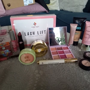 Sminkpaket  - Allt nytt  Skicka pm för mer info 