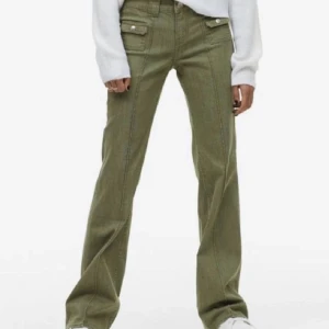 Gröna jeans från hm - Dessa populära gröna jeans från hm❤️❤️i storlek 34!!