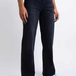 Madlady jeans i storlek 38 längd 30 🫶🏼 jättesköna & endast testade!  Inköpspris 600kr men säljer för 150kr 🫶🏼