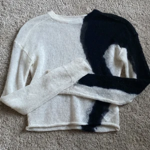 Stickad - En stickad tröja från weekday använd typ 2 ggr! 