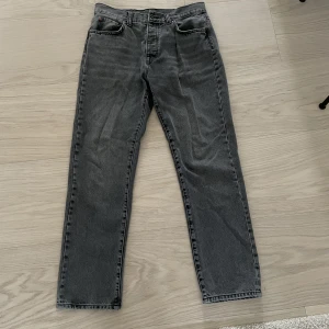 Zara Jeans, Gråa - Snygga gråa jeans från Zara i storlek EUR42, sitter bra på den mellan 175-185cm ungefär.