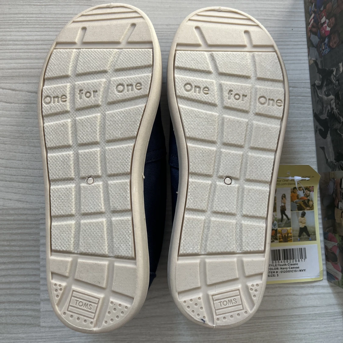 Oanvända ”Toms” med kartong kvar stl 35  - 90