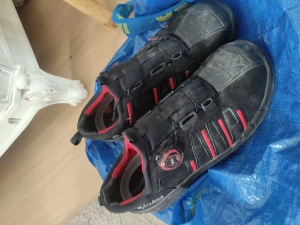 Jalas arbetsskor stålhätta  - Arbetsskor från Jalas med stålhätta och extra ventilation för att undvika fotsvett. Fint skick, storlek 44