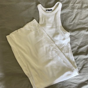 Klänning - Jätte fin klänning från zara. Inte använd