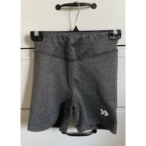 Träningshorts  - Träningsshorts i nyskick, endaste testade. 