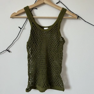 Coolt linne💚🍀🤑 - Super coolt linne köpt till en fest och inte använt sen dess men passar perfekt till sommaren 🥰💕