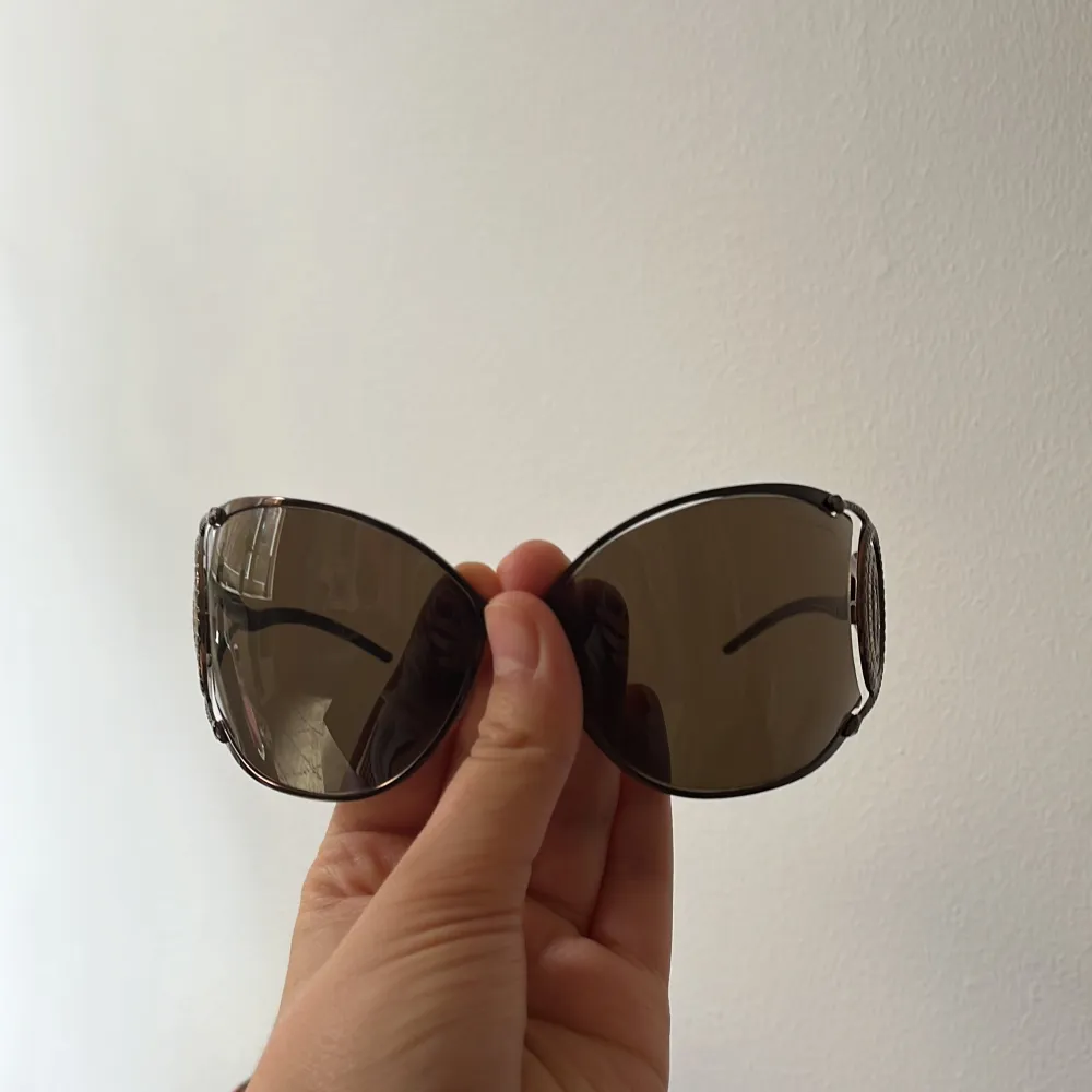 Vintage solglasögon från Roberto cavalli. Buda vid intresse!  Bra skick.. Accessoarer.