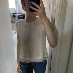 Vit blus - Kostade 259kr från början, använd Max 3 gånger. 