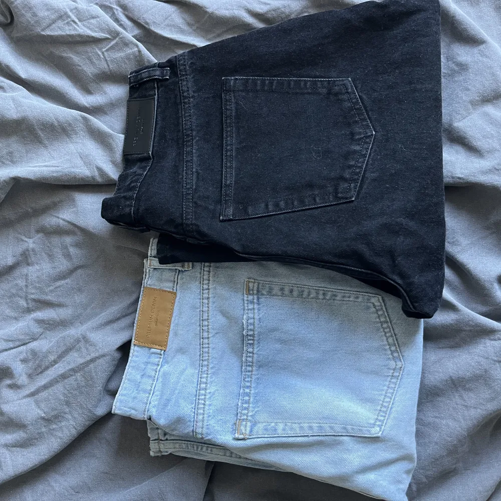 Säljer dessa jeans från Gina. Dom svarta är aldrig använda och dom blåa är använda en gång. Säljer dom pga att dom är för små. Storlek 40 Säljer båda för 400 + frakt  Ett par för 200 + frakt💗. Jeans & Byxor.