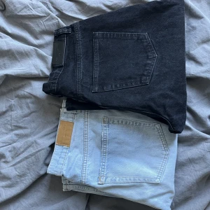 Gina - Säljer dessa jeans från Gina. Dom svarta är aldrig använda och dom blåa är använda en gång. Säljer dom pga att dom är för små. Storlek 40 Säljer båda för 400 + frakt  Ett par för 200 + frakt💗